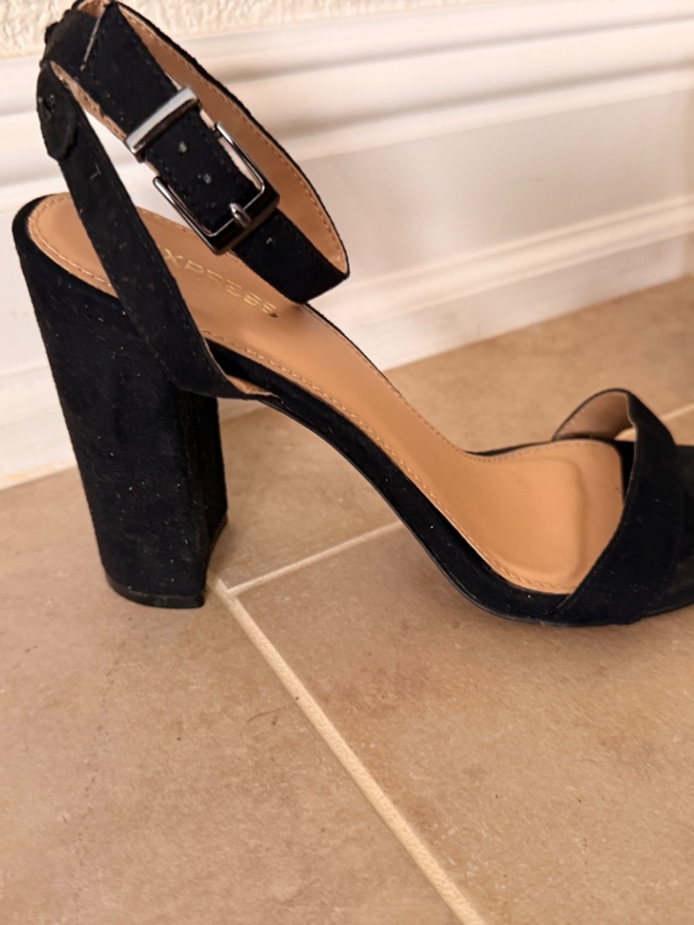 Express Heels - Picture 3 of 4